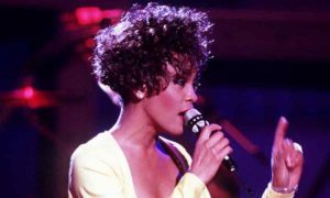 Whitney Houston en concierto como holograma