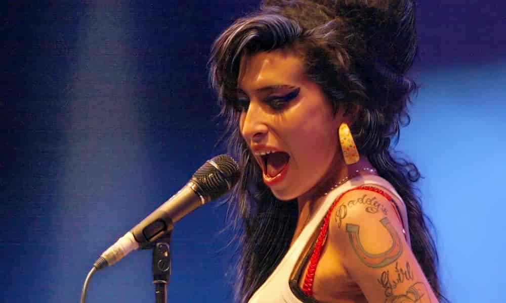 Amy Winehouse en concierto en 2002