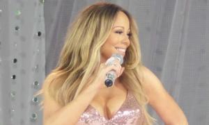 Mariah Carey en un concierto de 2010