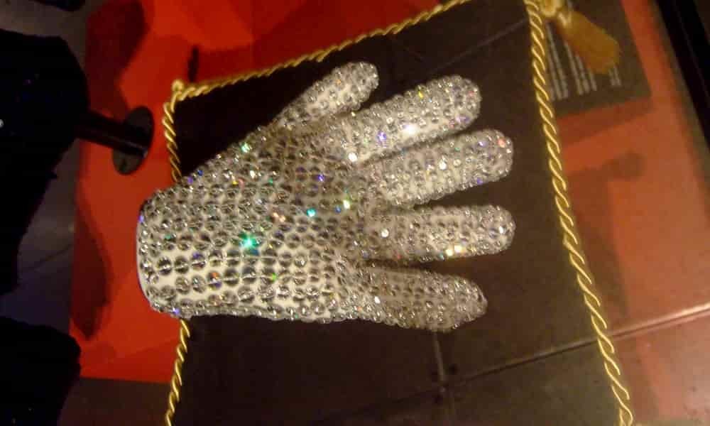 El legendario guante blanco de Michael Jackson