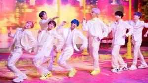 BTS bailando en rosa