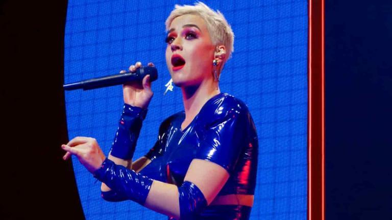 Katy Perry en azul en TV