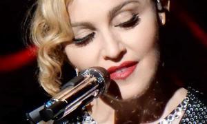 Rostro de Madonna cantando